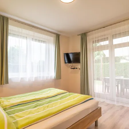 Lelle Corso Apartmanhaz Διαμέρισμα Balatonlelle