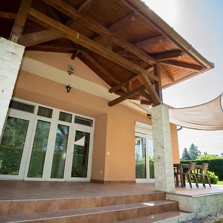 Lelle Corso Apartmanhaz * Balatonlelle