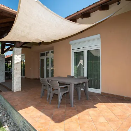 Διαμέρισμα Lelle Corso Apartmanhaz *
